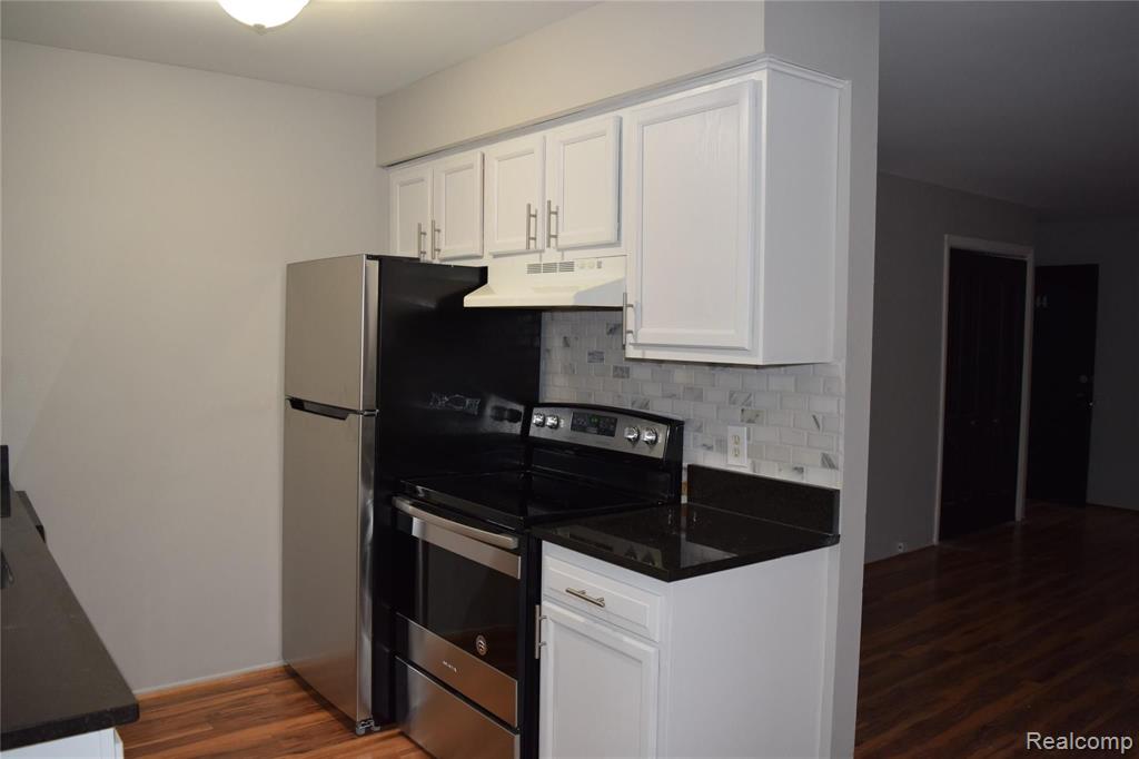 2171 Decker Road, Unit 44 Walled Lake, MI 48390 - Photo 2 of 15