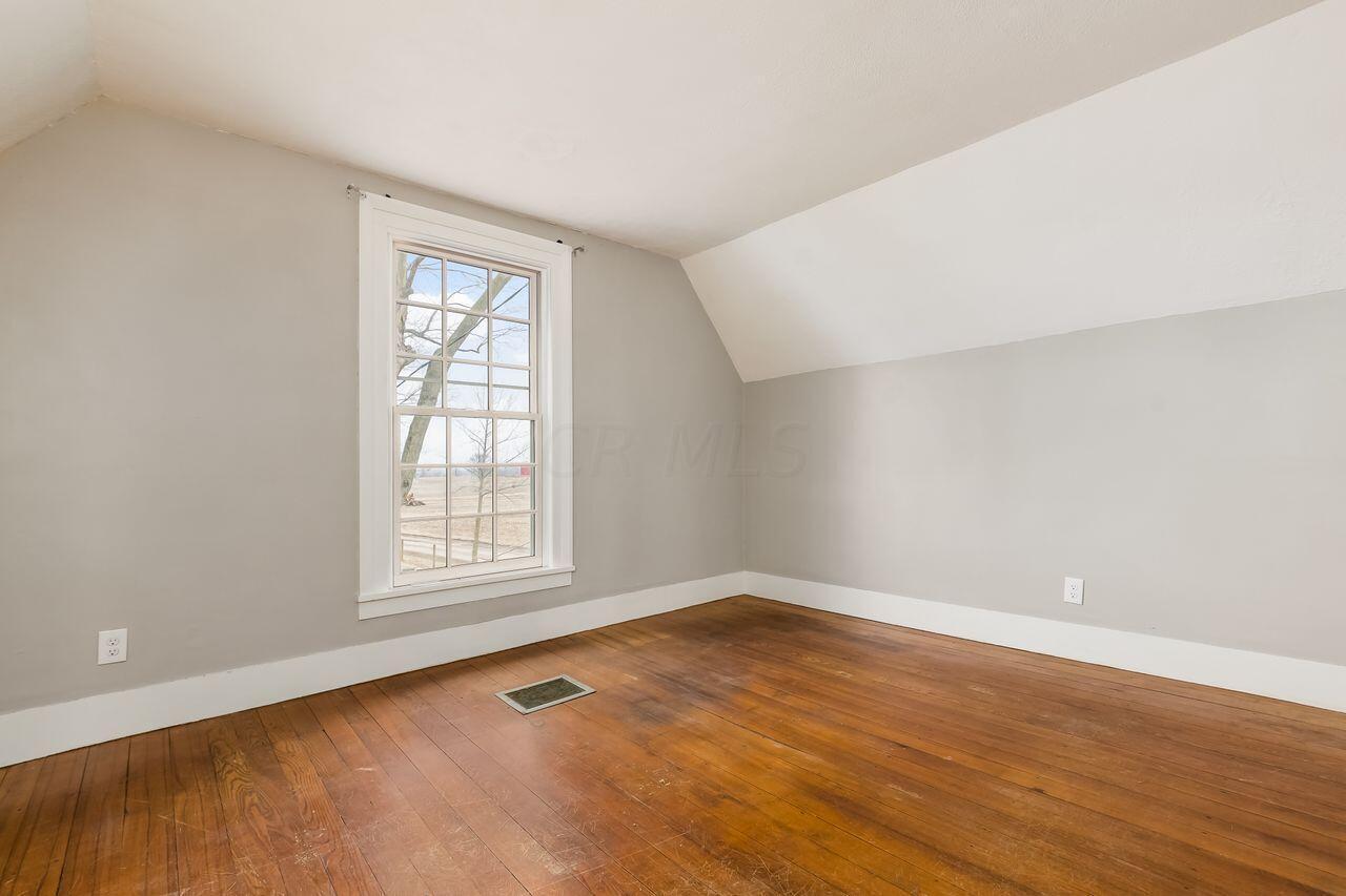 3349 Weaver Road Mount Vernon, OH 43050 - Photo 15 of 31 2nd floor bedroom 2