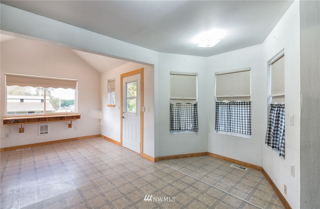 16227 Three Lakes Road Snohomish, WA 98290 - Photo 7 of 22