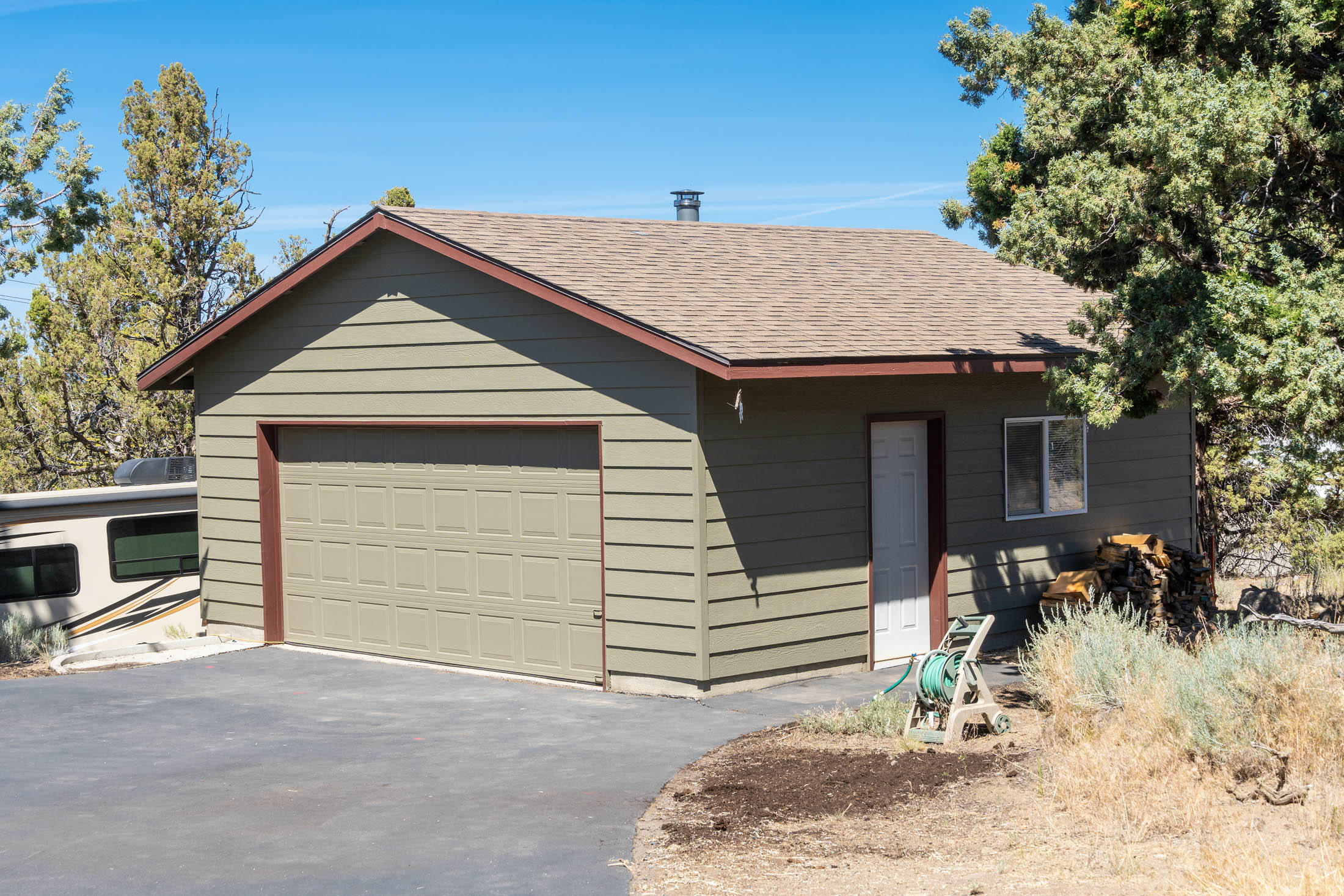 60786 Bozeman Trail Bend, OR 97702 - Photo 21 of 22 21