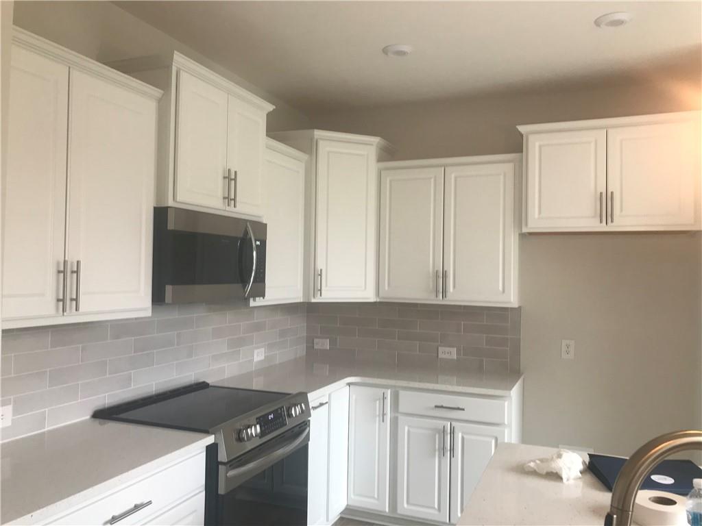 9214 Hawkins Road Indianapolis, IN 46216 - Photo 3 of 8 Gallery Image 3