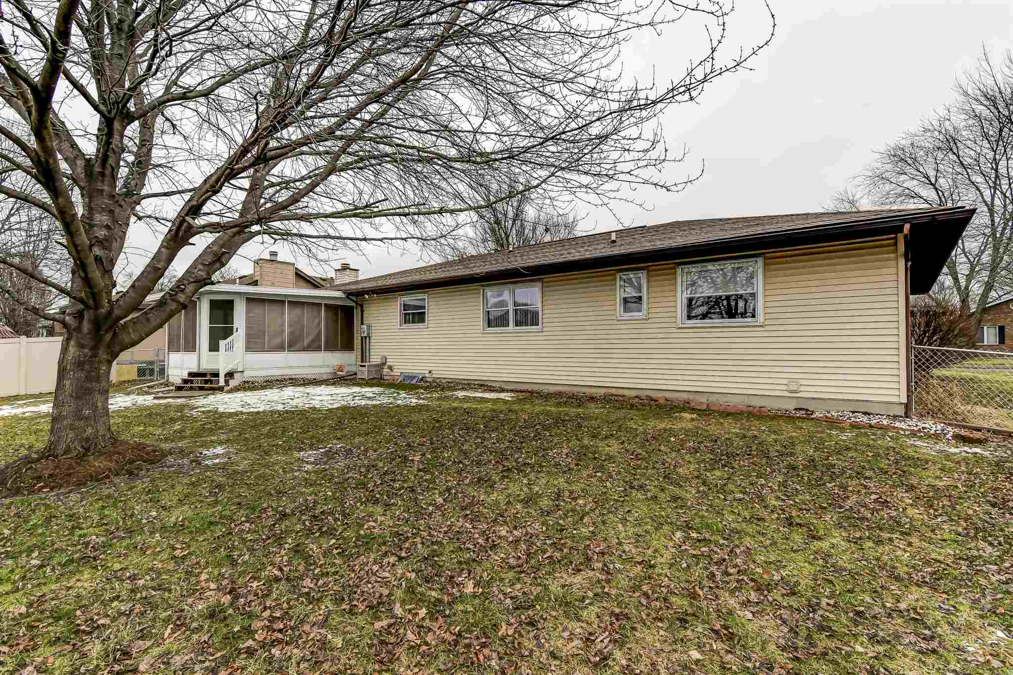 213 Norwalk Road Springfield, IL 62704 - Photo 4 of 40