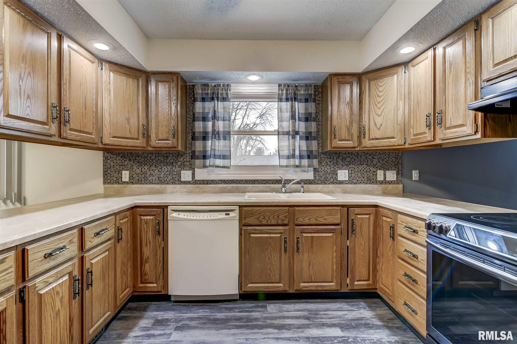 213 Norwalk Road Springfield, IL 62704 - Photo 5 of 40