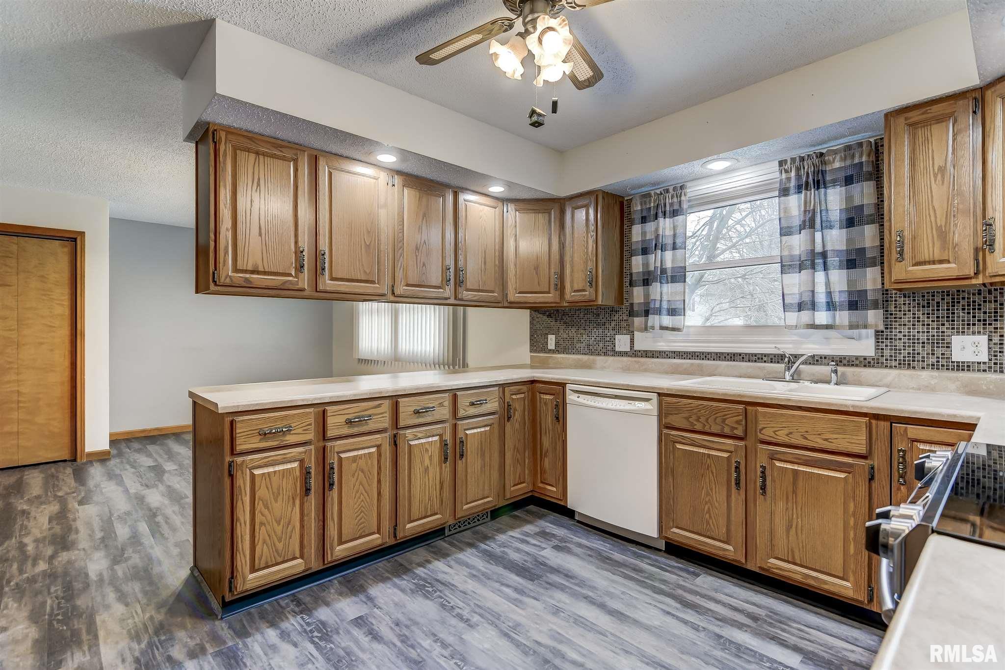 213 Norwalk Road Springfield, IL 62704 - Photo 8 of 40