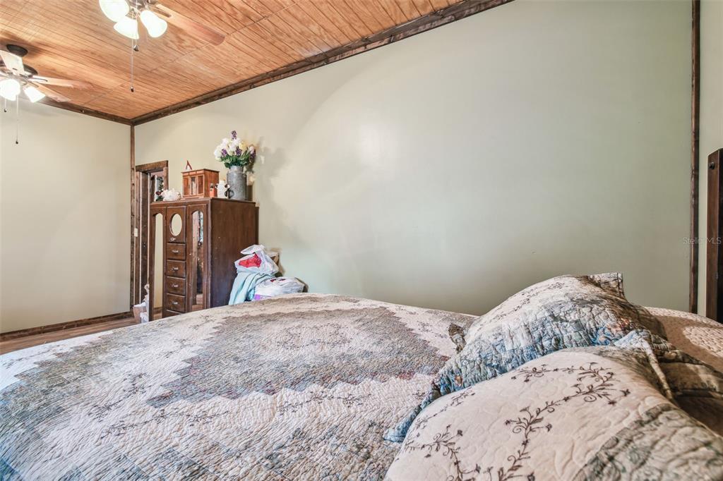 19708 Bower Road Dade City, FL 33523 - Photo 59 of 84 a bed sitting in a bedroom next to a window