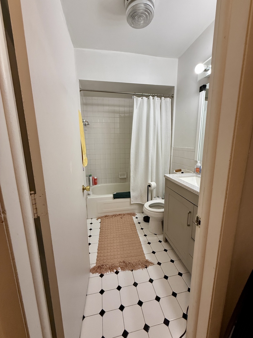 1132 West Addison Street, Unit 2 Chicago, IL 60613 - Photo 16 of 19