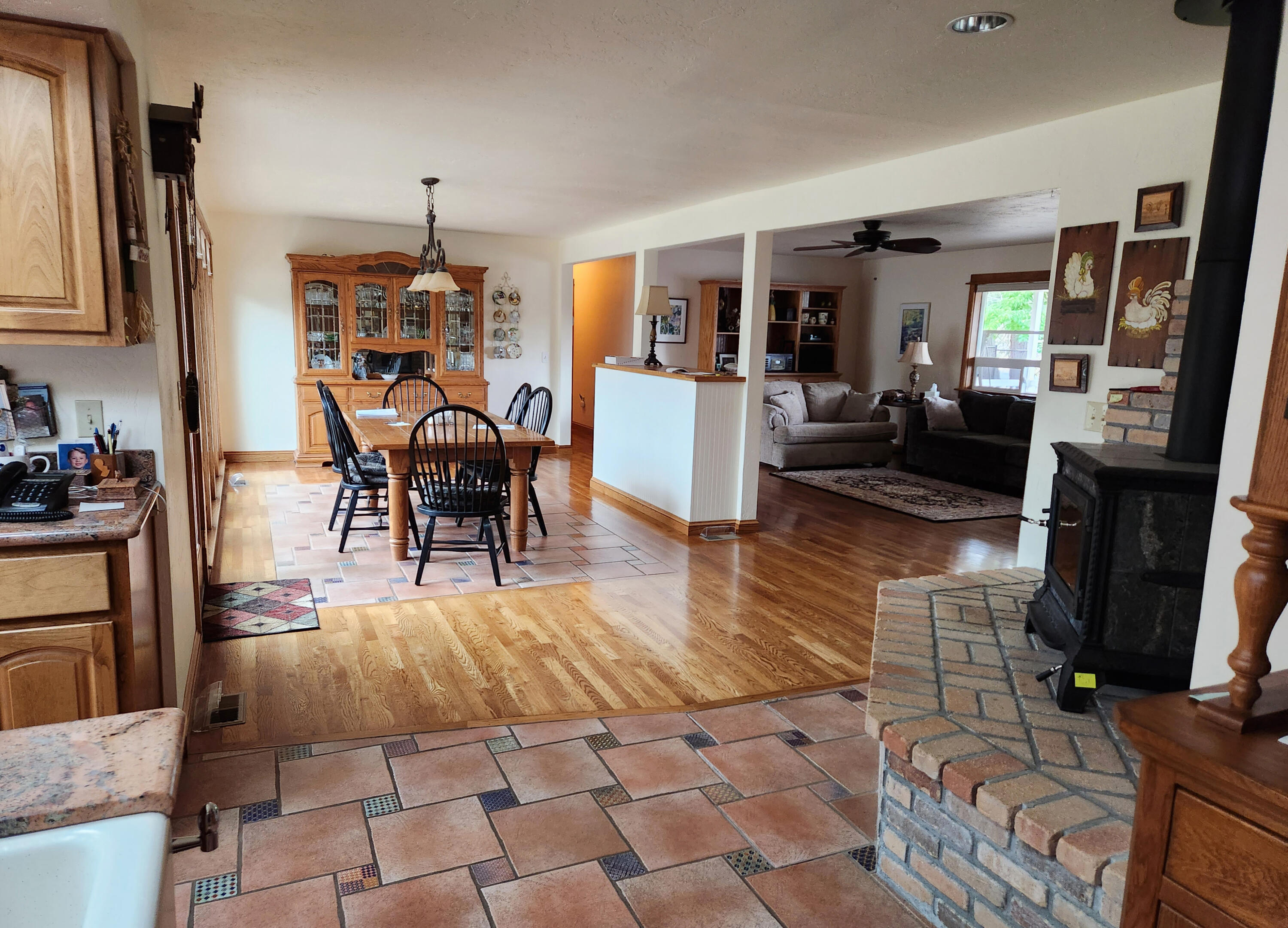 6554 Pioneer Road Medford, OR 97501 - Photo 17 of 50 From kitchen to dining room