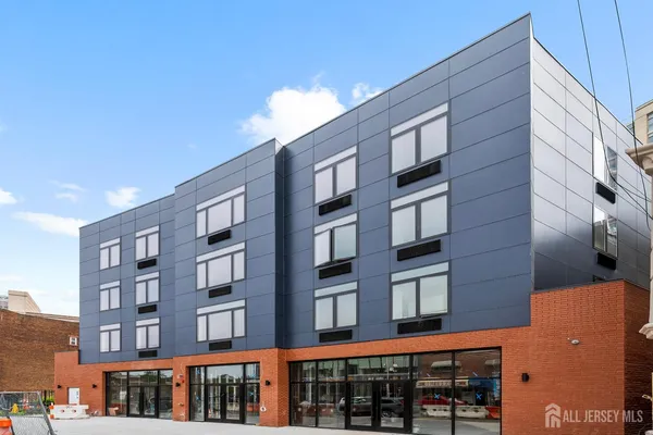 $4,100 | 50 Easton Avenue, Unit 206, New Brunswick, NJ 08901