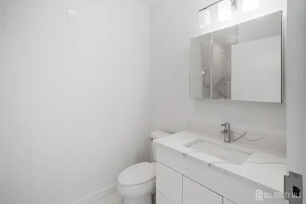 $4,100 | 50 Easton Avenue, Unit 206, New Brunswick, NJ 08901