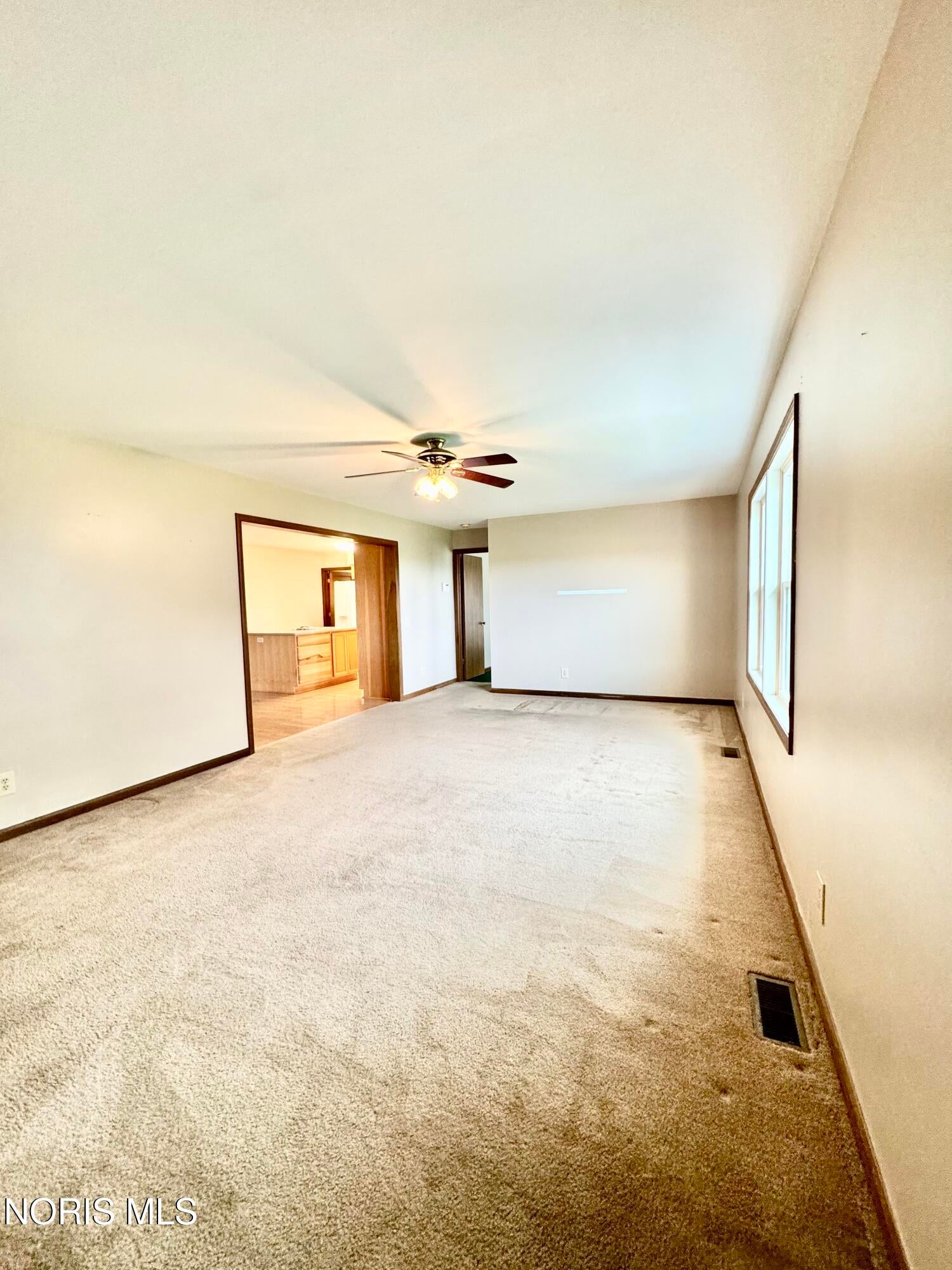 8037 Adams Ridge Road Defiance, OH 43512 - Photo 12 of 20 Living room