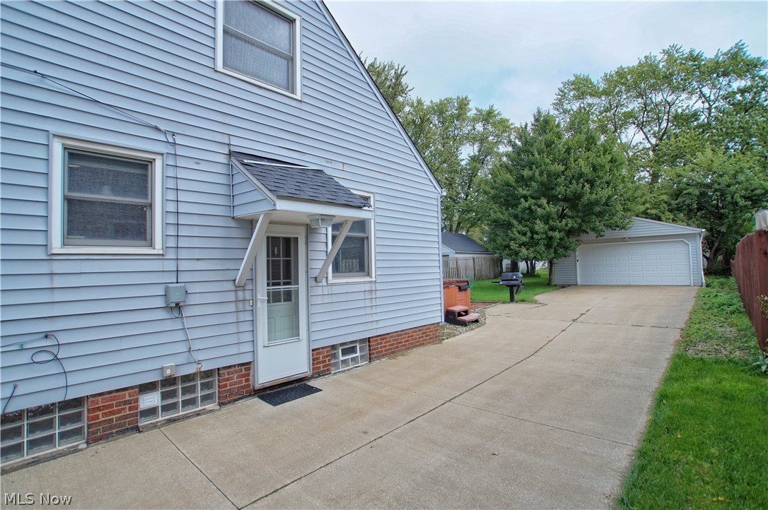 1407 Irene Road Lyndhurst, OH 44124 - Photo 4 of 23