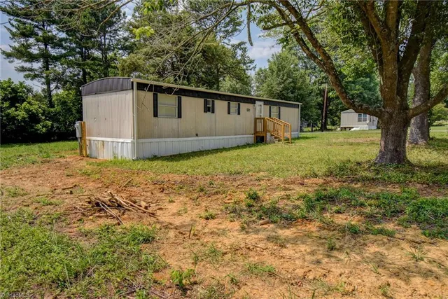 $1,150 | 5947 Julian Airport Road, Liberty, NC 27298