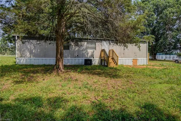 $1,150 | 5947 Julian Airport Road, Liberty, NC 27298