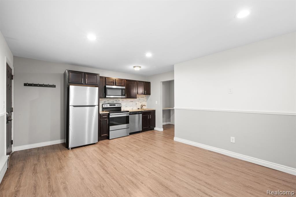 4125 Kent Road Royal Oak, MI 48073 - Photo 5 of 15