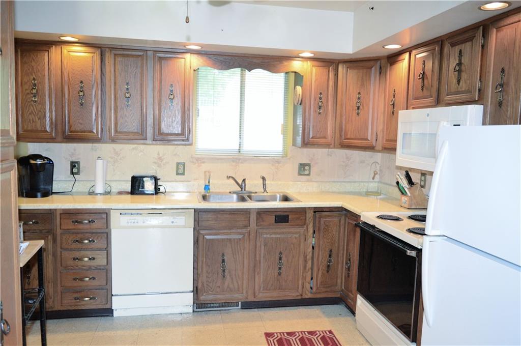 130 Hampton Court Butler, PA 16002 - Photo 5 of 22