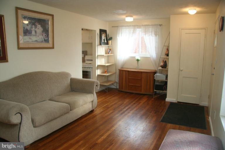 1517 Jasper Street Silver Spring, MD 20902 - Photo 14 of 24 Living Room
