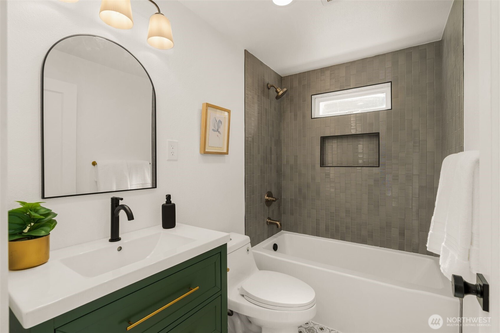4411 50th Avenue Southwest Seattle, WA 98116 - Photo 17 of 27