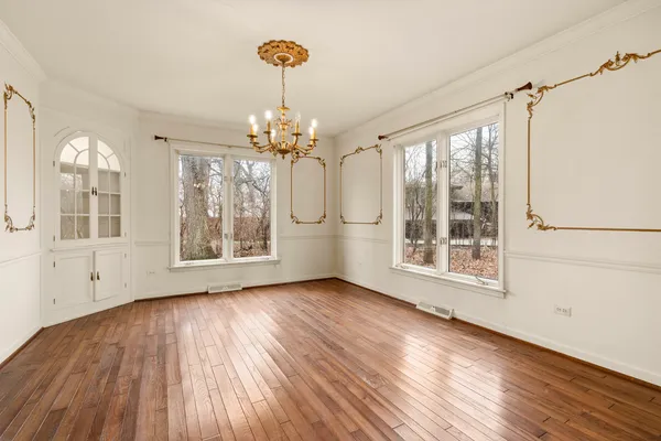 $330,000 | 30 Strauss Lane, Olympia Fields, IL 60461