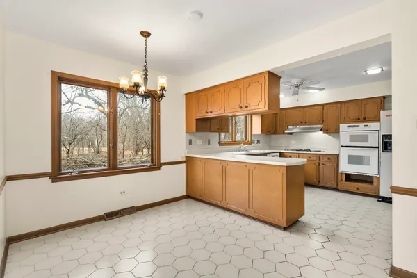 $330,000 | 30 Strauss Lane, Olympia Fields, IL 60461