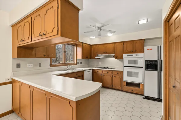 $330,000 | 30 Strauss Lane, Olympia Fields, IL 60461