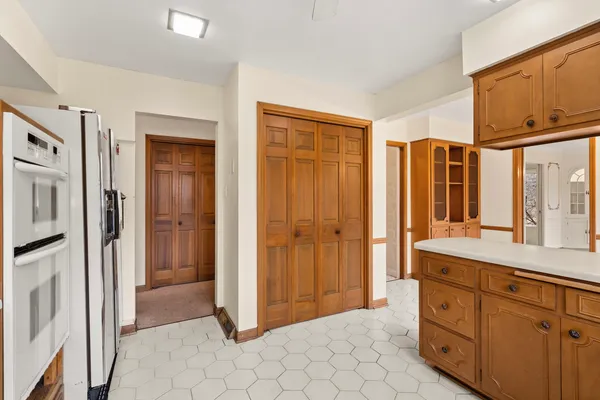 $330,000 | 30 Strauss Lane, Olympia Fields, IL 60461