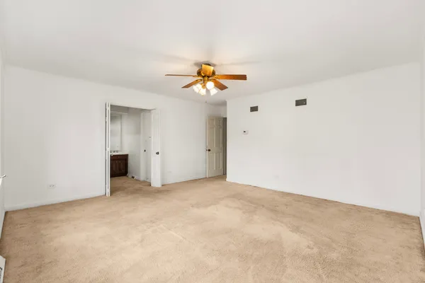 $330,000 | 30 Strauss Lane, Olympia Fields, IL 60461