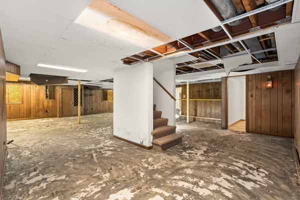 $330,000 | 30 Strauss Lane, Olympia Fields, IL 60461