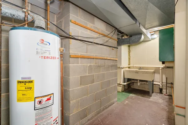 $330,000 | 30 Strauss Lane, Olympia Fields, IL 60461