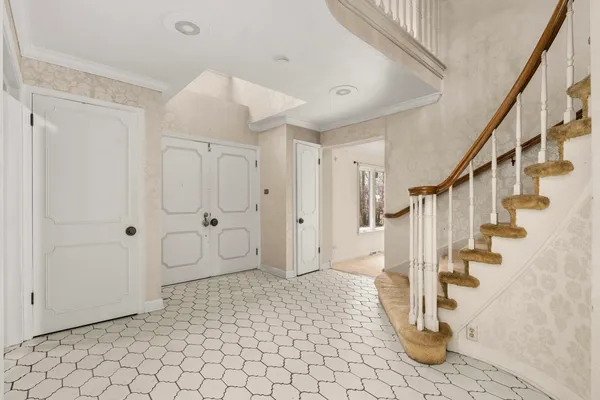 $330,000 | 30 Strauss Lane, Olympia Fields, IL 60461