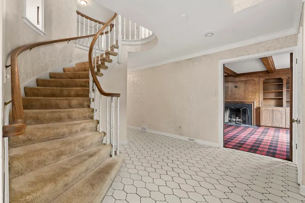 $330,000 | 30 Strauss Lane, Olympia Fields, IL 60461