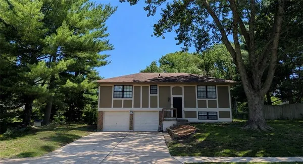 $299,000 | 2608 Southeast 4th Street, Blue Springs, MO 64014