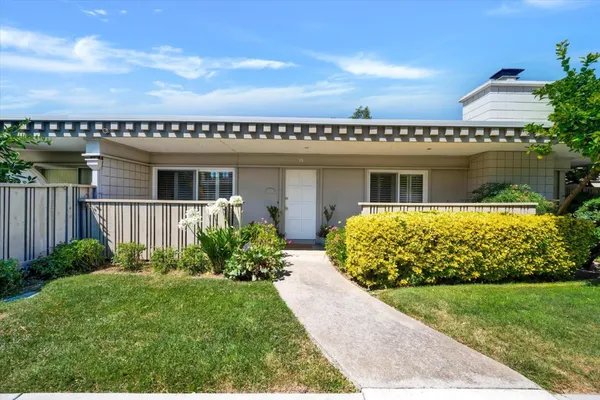 $1,698,000 | 15 Los Altos Square, Unit 15, Los Altos, CA 94022