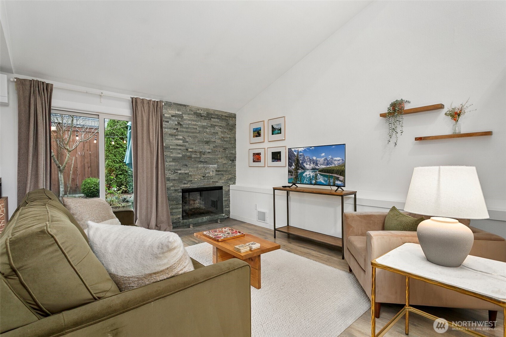 15929 3rd Place Southwest, Unit D Burien, WA 98166 - Photo 3 of 24