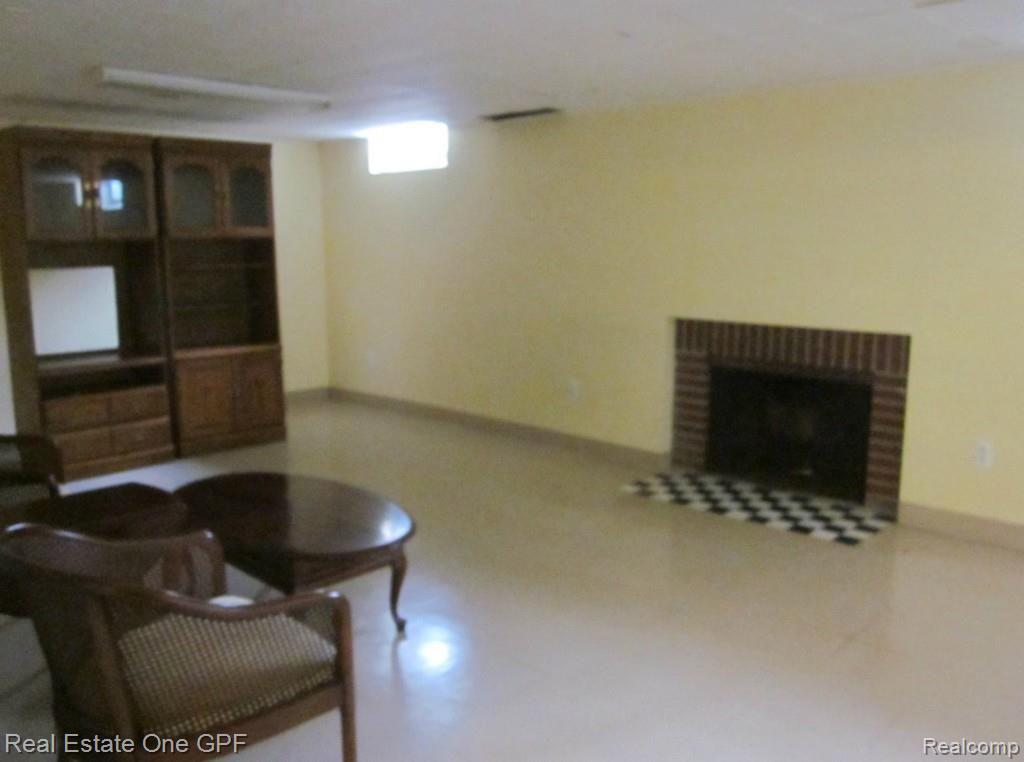 60 Fairford Road Grosse Pointe, MI 48236 - Photo 17 of 18 IMG_1570.jpg