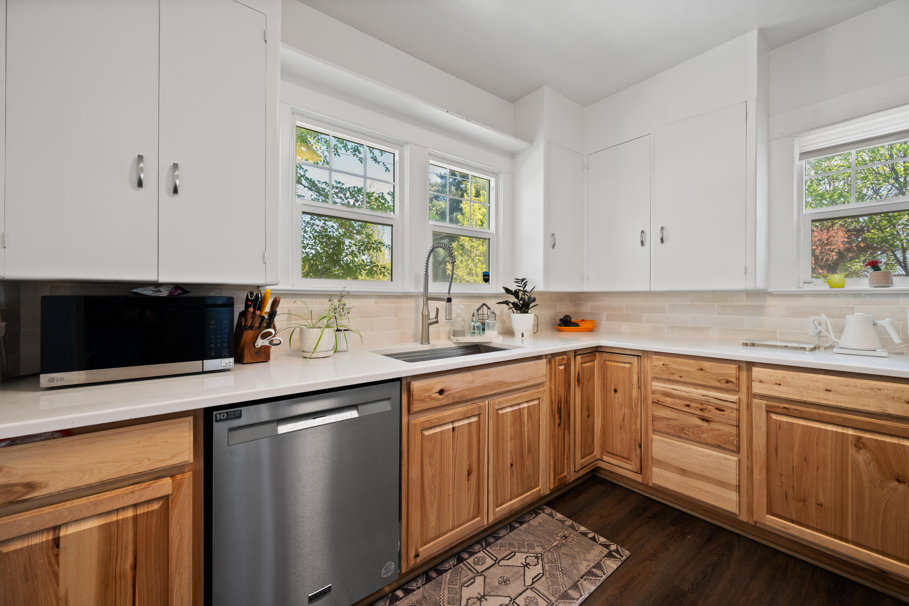 714 Southwest Cascade Avenue Redmond, OR 97756 - Photo 8 of 35 714SWCascadeAve-27