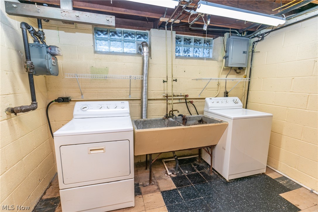 15408 Greendale Road Maple Heights, OH 44137 - Photo 19 of 24 Washer and Dryer both stay - 1 year APHW included.