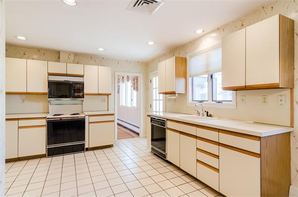 45 Deborah Road Newton, MA 02459 - Photo 7 of 18