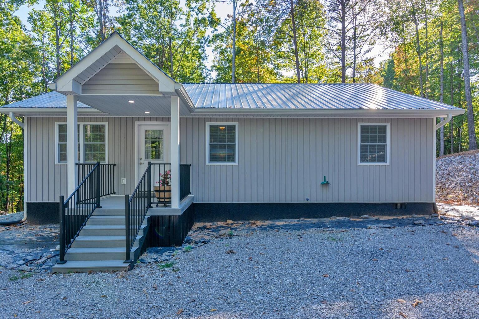 890 Lee Station Mountain Road Pikeville, TN 37367 - Photo 1 of 10 20251004201001712552000000-o