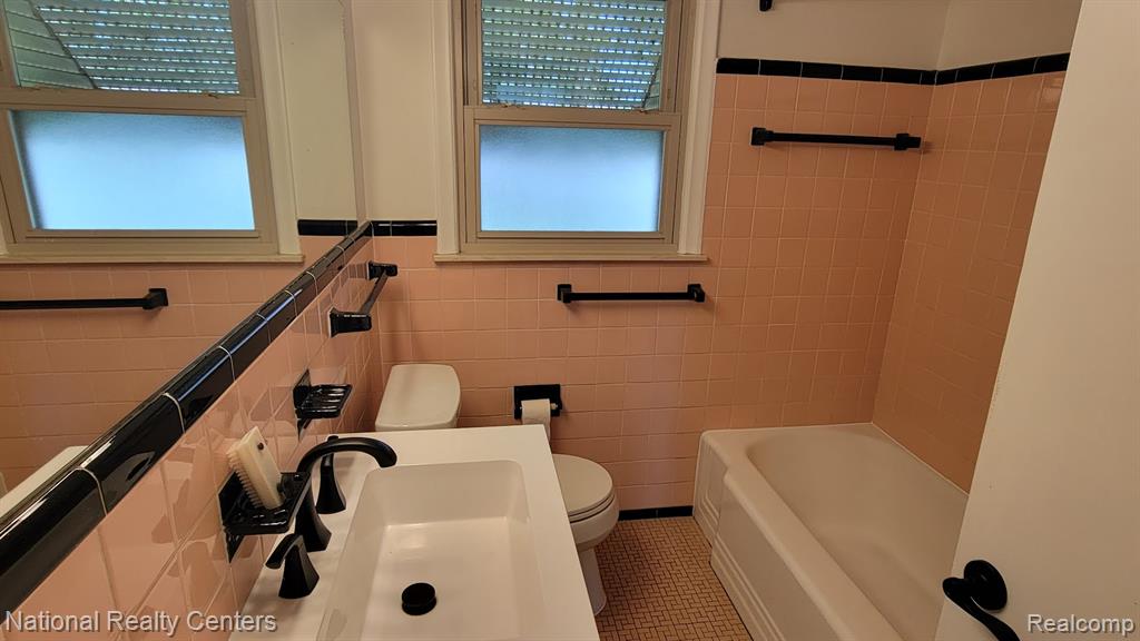 9030 Hemingway Redford, MI 48239 - Photo 10 of 27