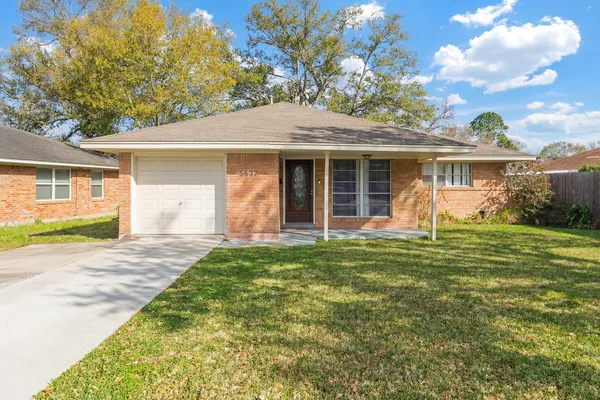 a view of a house with a backyard