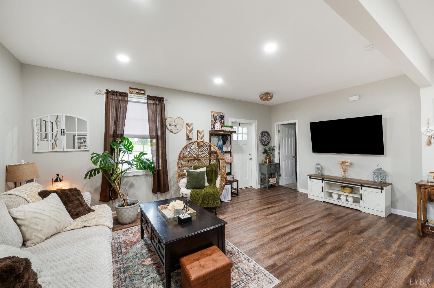 328 Elon Road Madison Heights, VA 24572 - Photo 5 of 32 Gallery Image 5