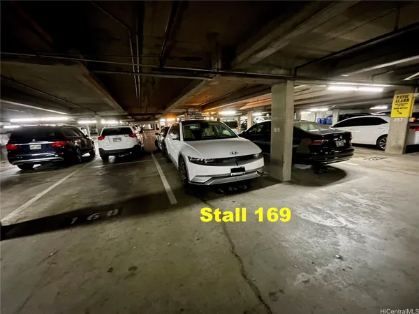 a view of a parking area