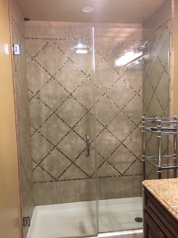 47 Red Barn Road Matteson, IL 60443 - Photo 7 of 8 a bathroom with a bathtub and shower