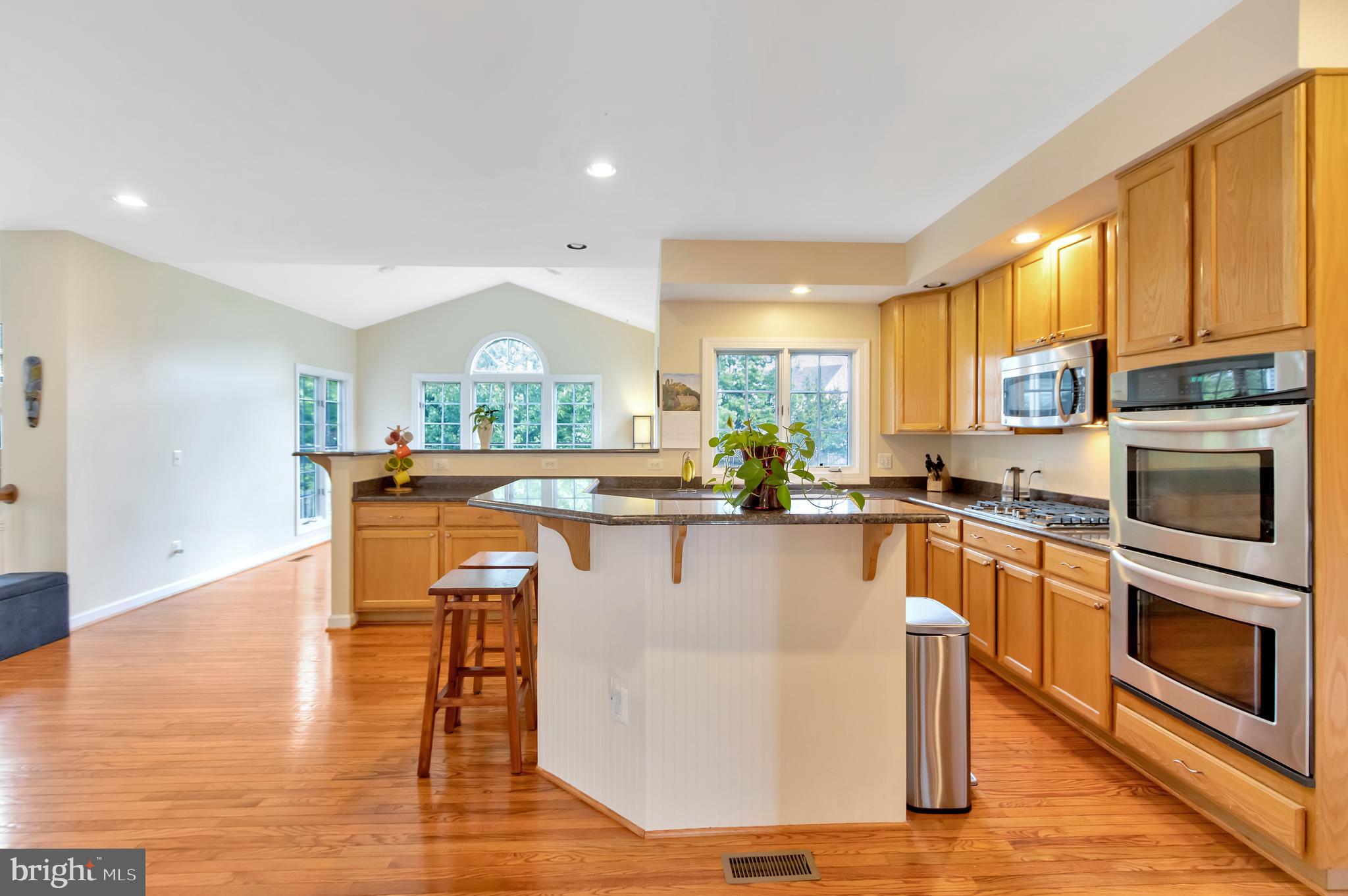 43364 Deepspring Court Ashburn, VA 20147 - Photo 13 of 59 Main Floor - Kitchen