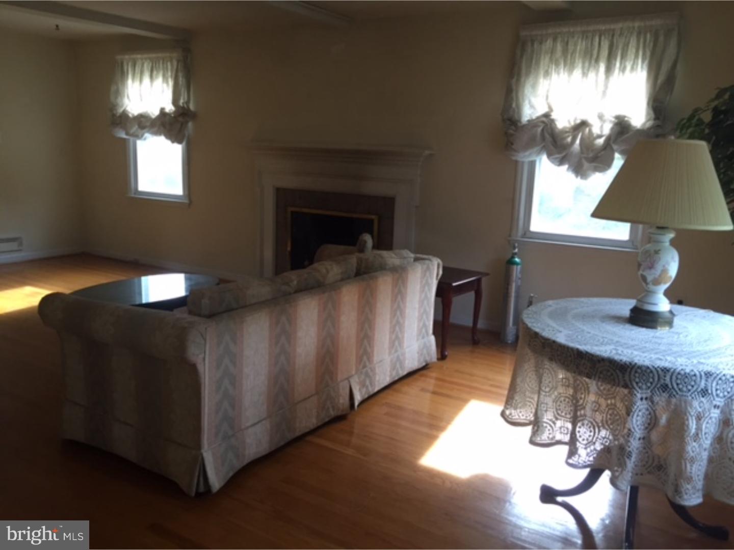 810 Hilltop Road Cinnaminson, NJ 08077 - Photo 3 of 13 Living Room