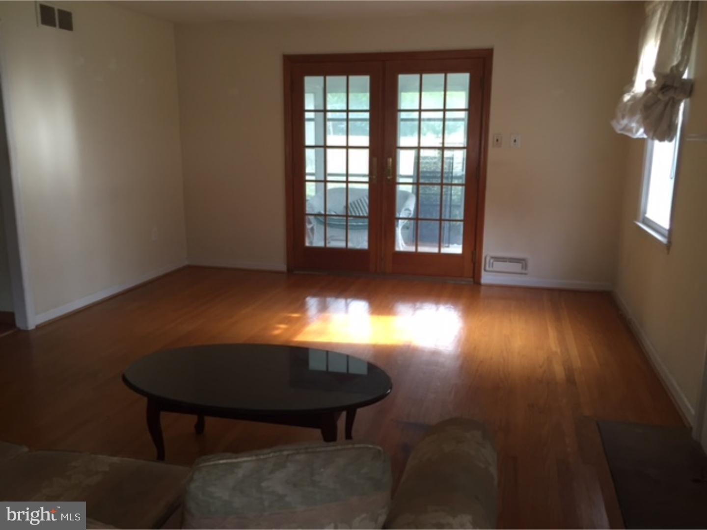 810 Hilltop Road Cinnaminson, NJ 08077 - Photo 4 of 13 Living Room