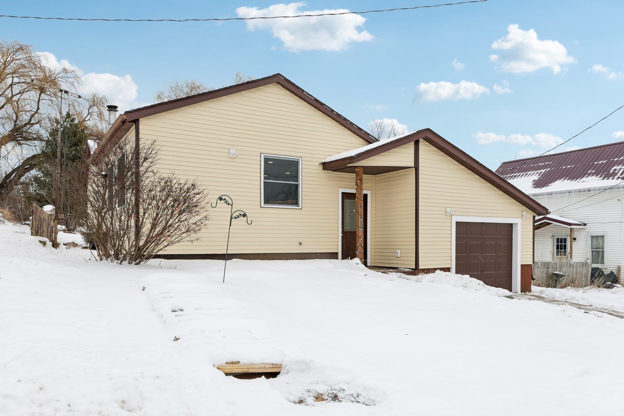 114 Keane Street Ridgeway, WI 53582 - Photo 3 of 33