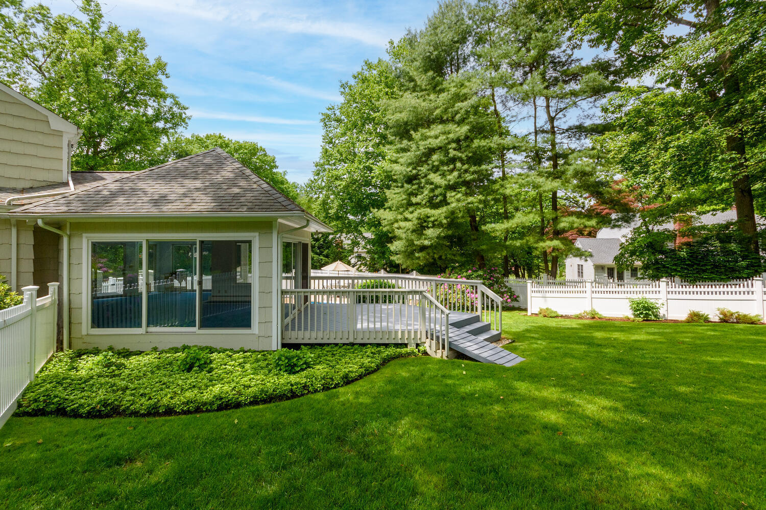 32 Barringer Road Darien, CT 06820 - Photo 19 of 28 a house view with a garden space