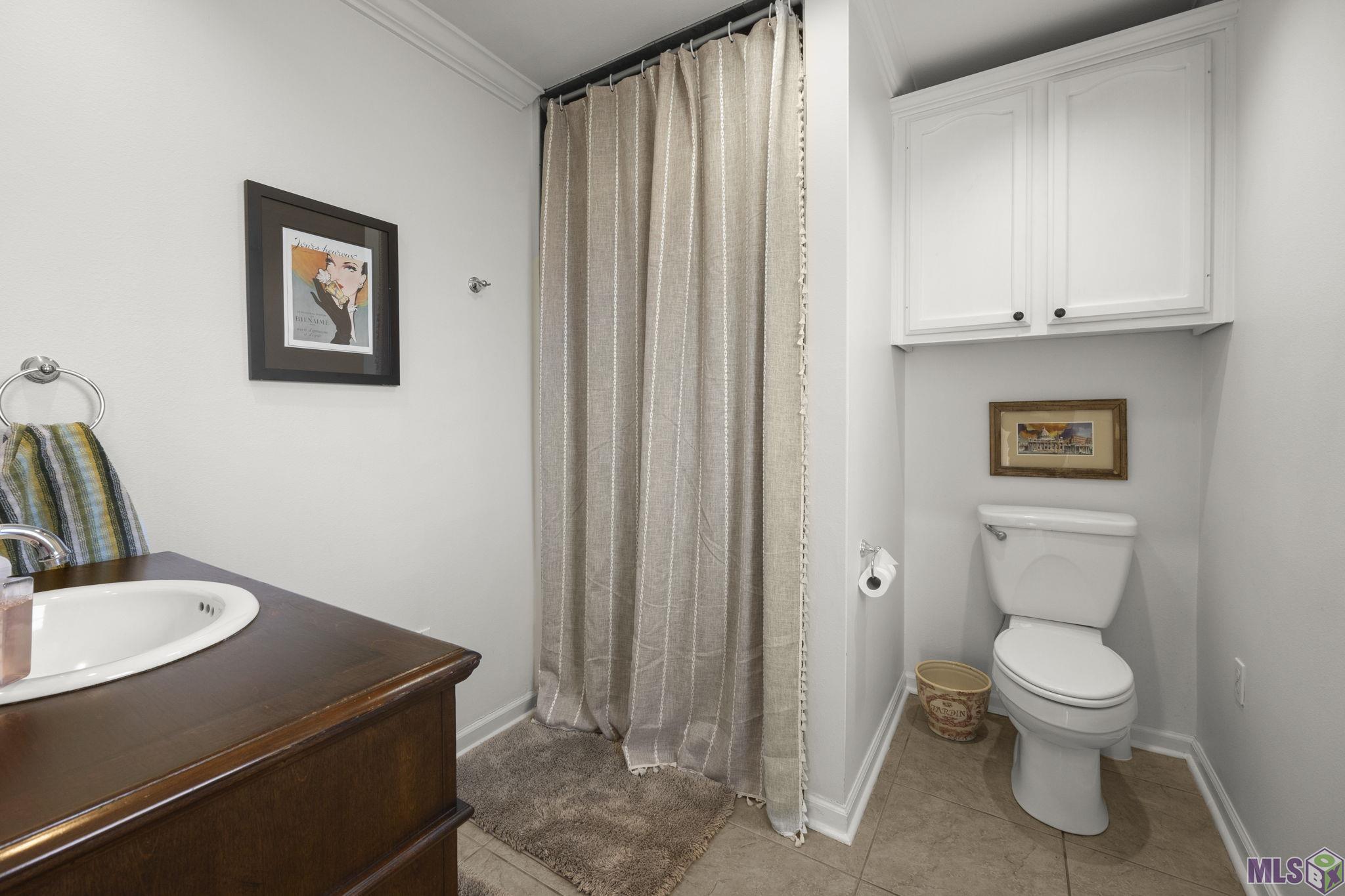 3055 Torrance Drive Baton Rouge, LA 70809 - Photo 20 of 26 Bathroom off the kitchen