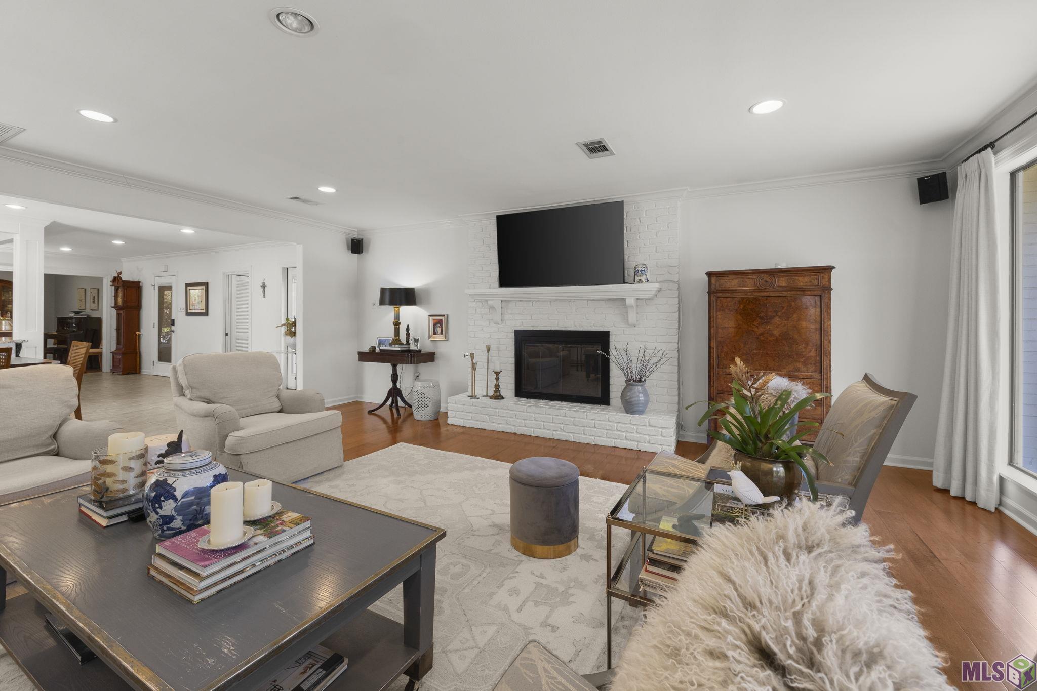 3055 Torrance Drive Baton Rouge, LA 70809 - Photo 3 of 26 Den off kitchen